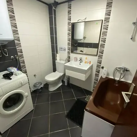 Lägenhet Modern And Spacious In Private House Skopje