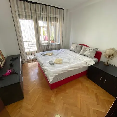 Modern And Spacious In Private House