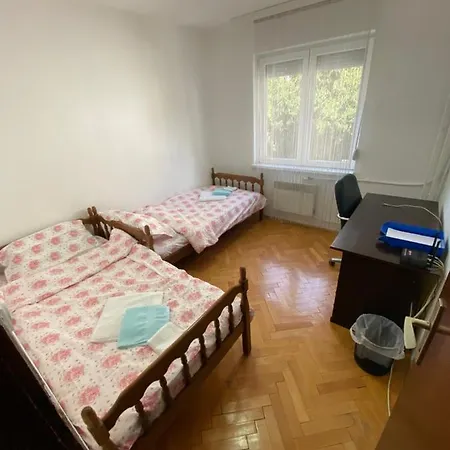 Modern And Spacious In Private House Lägenhet Skopje