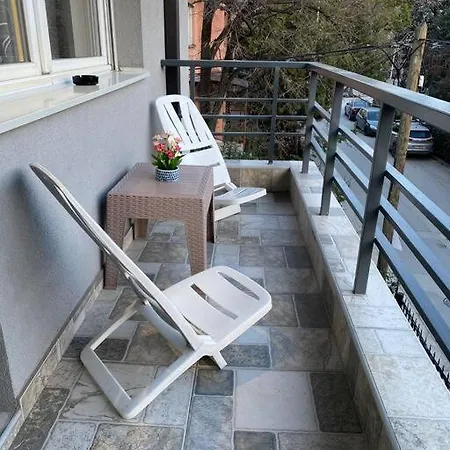 Lägenhet Modern And Spacious In Private House Skopje